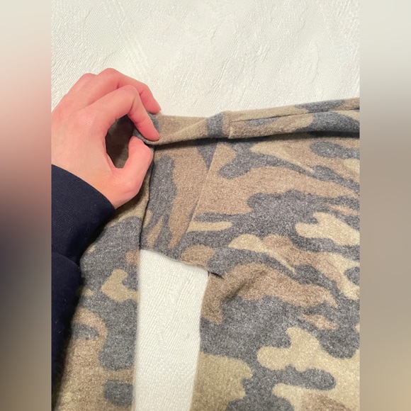 Camo Long Sleeve Front Tie Soft Fabric Tee Top Size Medium - Picture 7 of 9